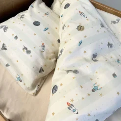 By mats Juniorsengetøj - Space Dino